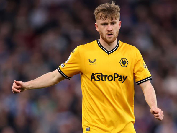 Direktur Wolves Ungkap Alasan Permanenkan Status Tommy Doyle