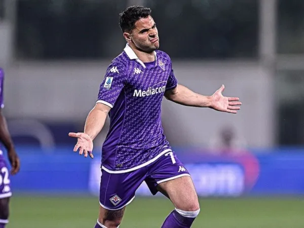 Fiorentina Umumkan Riccardo Sottil Jalani Operasi Usai Cedera Kontra Brugge