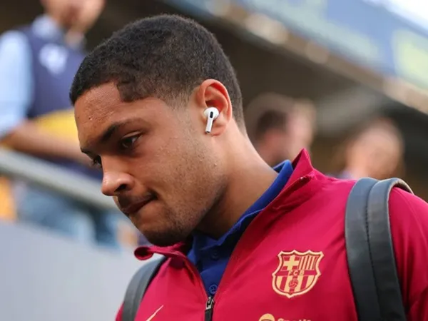 Agen Vitor Roque Mengirimkan Peringatan Halus ke Barcelona