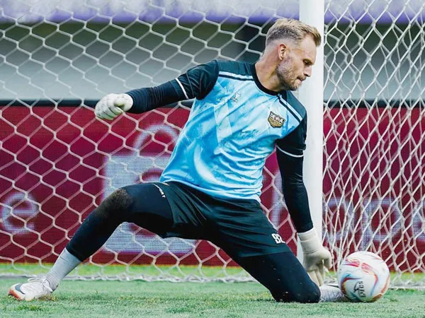 Kiper Dewa United FC, Sonny Stevens