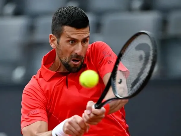 Novak Djokovic Baik-Baik Saja Setelah Kepalanya Terkena Botol Di Roma