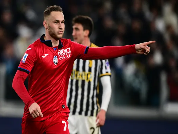 Teun Koopmeiners mendapatkan dorongan dari Merih Demiral untuk menerima tawaran Juventus pada bursa transfer musim panas mendatang / via Getty Images