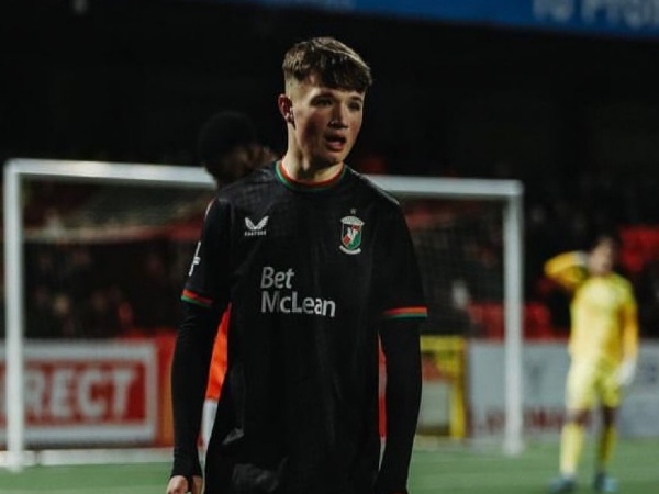Tottenham Menangi Perburuan Servis Striker Muda Glentoran