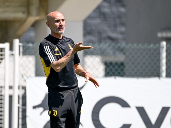 Paolo Montero Pimpin Sesi Latihan Juventus untuk Pertama Kalinya