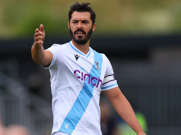Usai Tinggalkan Crystal Palace, James Tomkins Belum Mau Pensiun