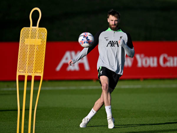 Mantan Pelatih Kiper Liverpool Isyaratkan Penjualan Nat Phillips