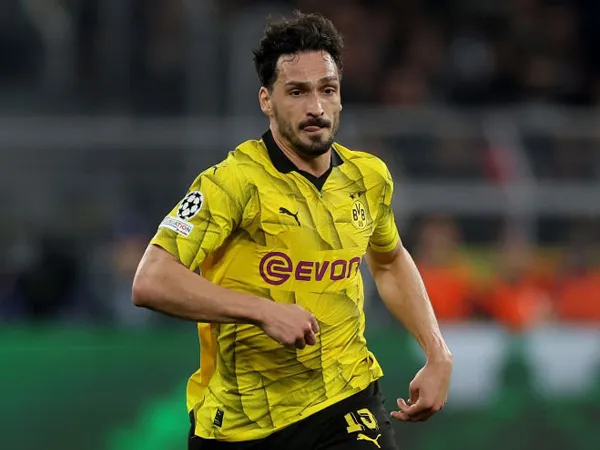 Milan Bidik Mats Hummels Untuk Gantikan Posisi Simon Kjaer