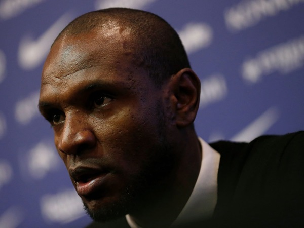 Eric Abidal Kecam Perlakuan Laporta ke Xavi Hernandez