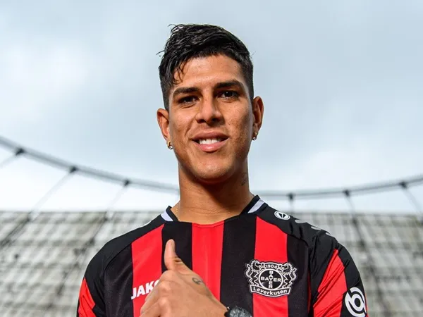 Hincapie tertarik gabung Atletico Madrid
