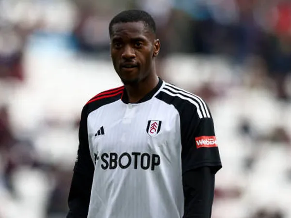 Taksir Tosin Adarabioyo, Chelsea Adakan Pembicaraan dengan Bek Fulham