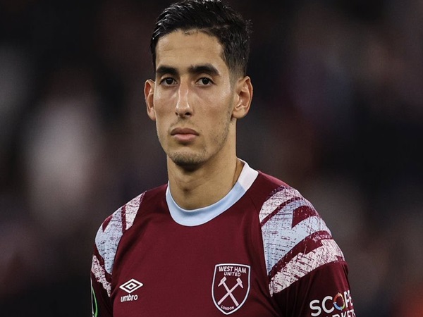 Atletico Madrid Pimpin Perburuan Servis Defender West Ham