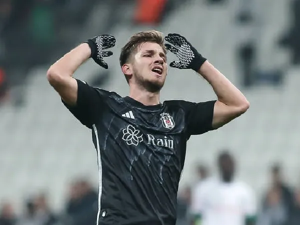 Arsenal dan Manchester City 'Awasi' Bintang Muda Besiktas, Semih Kilicsoy