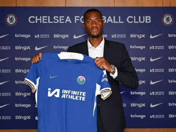 Chelsea mendapatkan tanda tangan Tosin Adarabioyo
