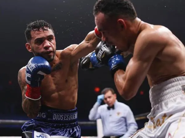 Oscar Collazo Mendominasi Gerardo Zapata, Pertahankan Gelar WBO 105 Pound
