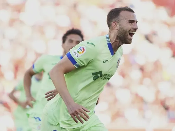 Barcelona Tertarik Datangkan Mantan Bomber Real Madrid