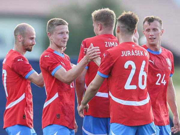 Dua Penalti Bawa Timnas Republik Ceko Menang 2-1 Atas Makedonia Utara