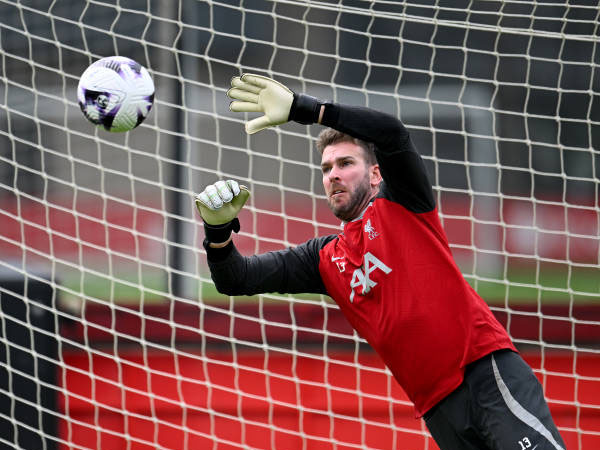 Pilih Kembali ke Spanyol, Adrian Tolak Perpanjangan Kontrak dari Liverpool