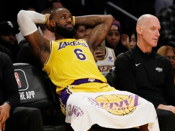 LeBron James Sampaikan Belasungkawa Atas Meninggalnya Jerry West