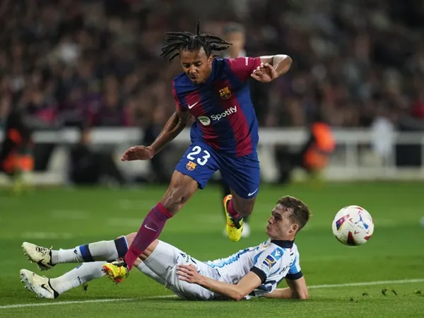 Barcelona Tolak untuk Menjual Bek Jules Kounde