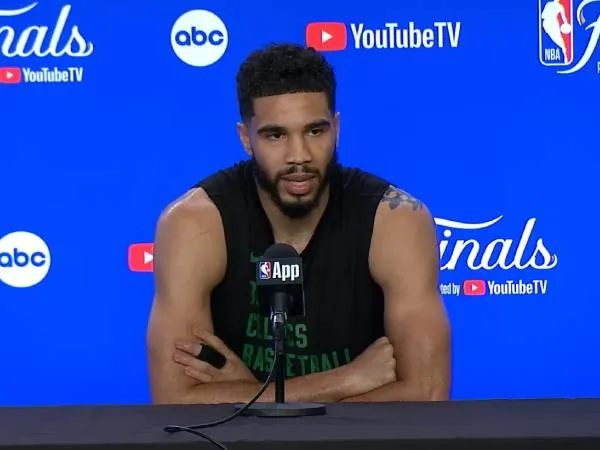Jayson Tatum menggarisbawahi fokus mereka yang teguh bahkan dengan keunggulan seri 3-0. (Foto: NBA)