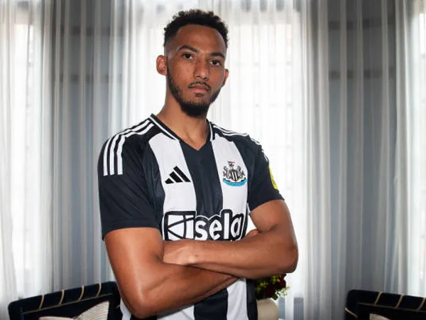 Reuni dengan Eddie Howe, Lloyd Kelly Resmi Gabung Newcastle United