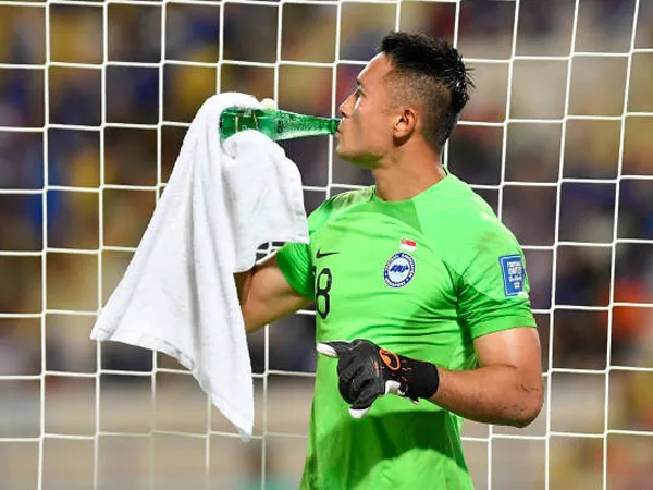 Viral di Tiongkok, Penjaga Gawang Timnas Singapura Justru Resah