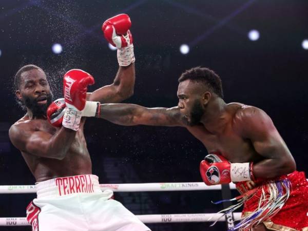 Carlos Adames Kalahkan Terrell Gausha, Pertahankan Gelar Kelas Menengah WBC