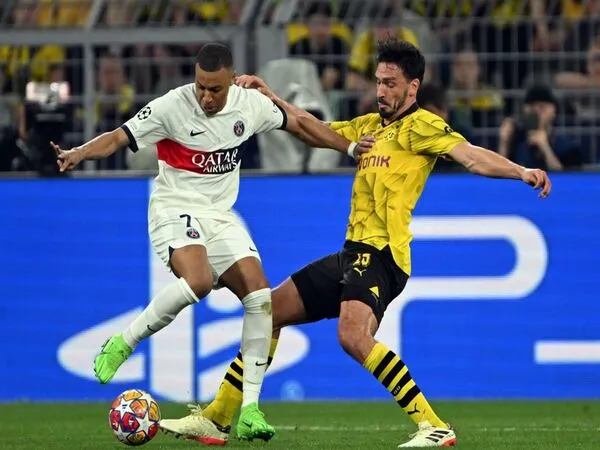 AS Roma Incar Mats Hummels Sebagai Pengganti Chris Smalling