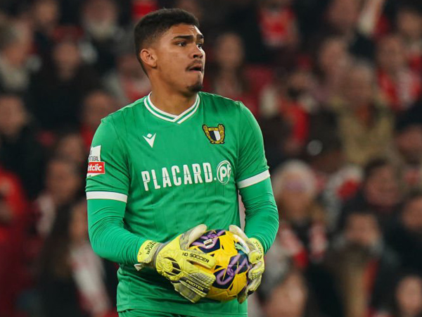 Inilah Luiz Junior, Calon Pelapis Emi Martinez di Musim Depan