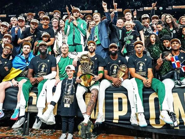 Boston Celtics 2024 menjadi tim pertama dalam tujuh tahun terakhir yang memiliki rekor musim reguler terbaik sekaligus memenangkan gelar juara. (Foto: NBA)