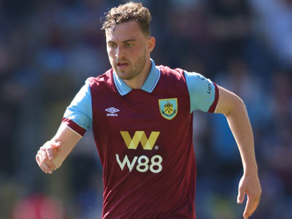 Everton Siap Sikut West Ham Demi Datangkan Jacob Bruun Larsen