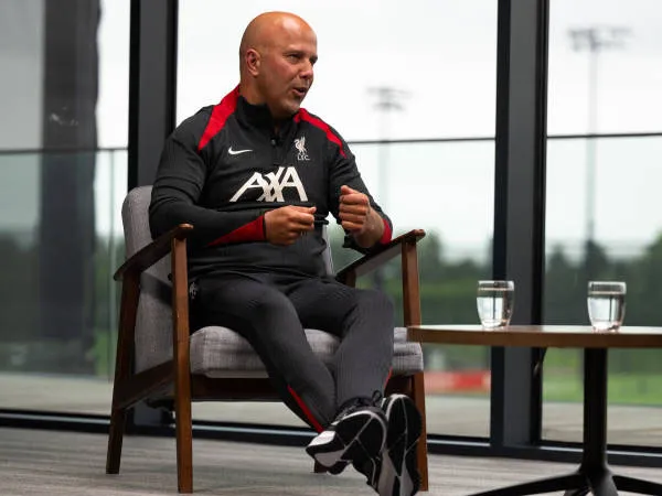 Alasan Arne Slot Tunda Wawancara Pertama Sebagai Pelatih Liverpool