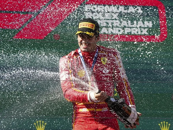 Carlos Sainz Jr pertimbangkan dengan matang semua tawaran yang masuk kepadanya.