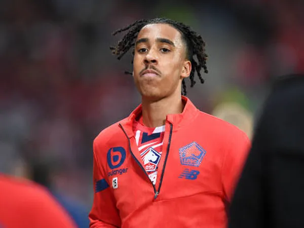 Jika Real Madrid Mundur, Liverpool Siap Gaet Leny Yoro