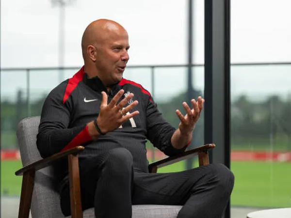 Bukan Manajer, Arne Slot Jelaskan Peran Pelatih Kepala di Liverpool