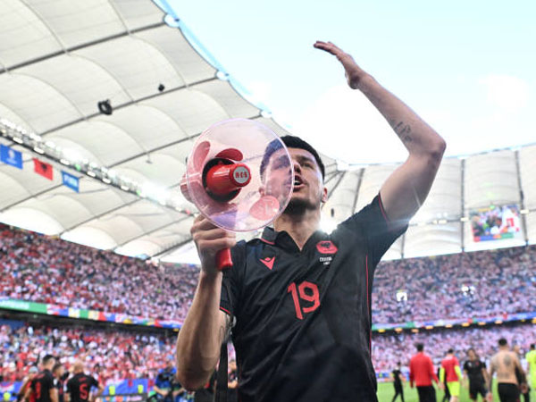 Ikut Nyanyikan Penghinaan ke Makedonia Utara, Striker Albania Minta Maaf