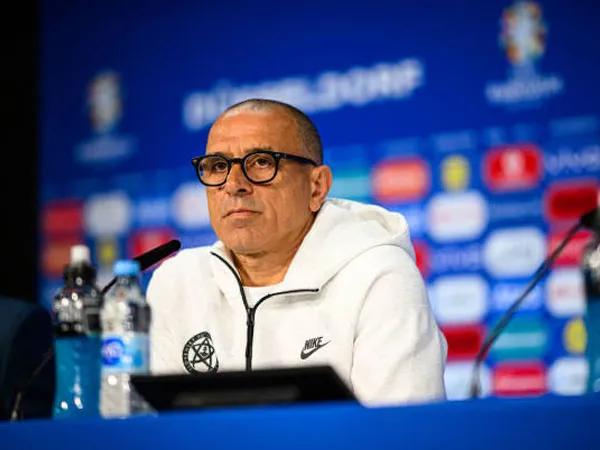 Jelang Lawan Ukraina, Francesco Calzona Minta Pemain Slovakia Tak Terlena