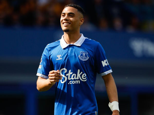 Aston Villa Tengah Berusaha Datangkan Lewis Dobbin dari Everton