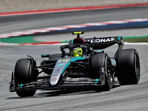 Hasil F1 GP Spanyol: Hamilton Kalahkan Catatan Sainz