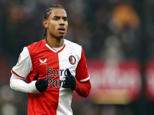 Lazio Tunggu Respon Feyenoord Terkait Tawaran untuk Stengs