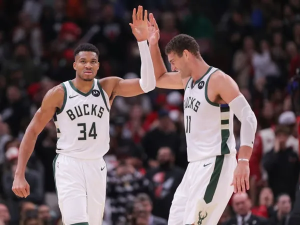 Milwaukee Bucks Bakal Perdagangkan Brook Lopez