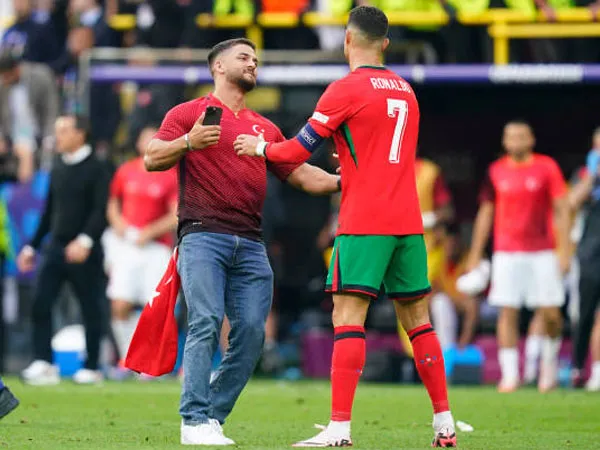 Cristiano Ronaldo Jadi 'Target' Invasi Penggemar, Roberto Martinez Khawatir