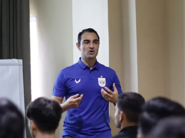 Manajer pelatih PSIS Semarang, Gilbert Agius