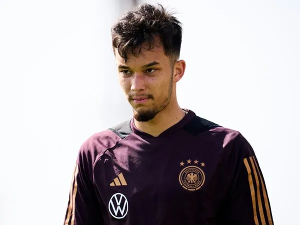 Kiper Ajaib Berikan Klarifikasi Soal Ketertarikan Barcelona