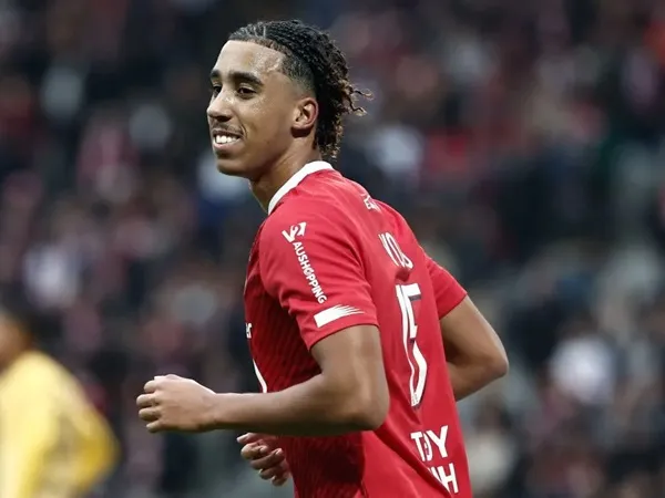 Real Madrid Siap Menangkan Pertarungan Dapatkan Leny Yoro