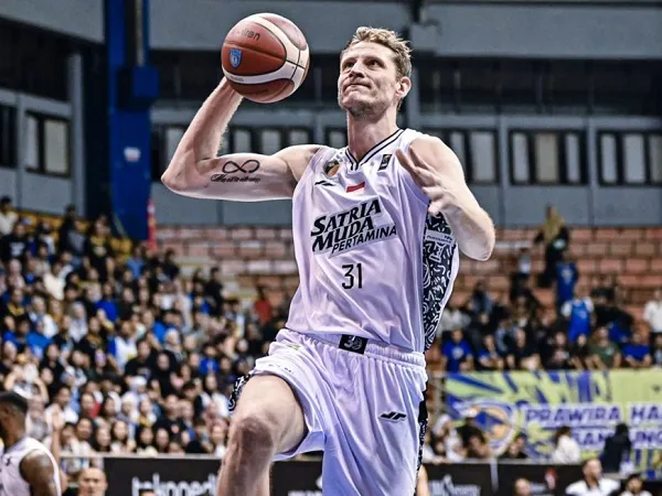 Satria Muda Pertamina berhasil petik kemenangan tipis di markas Prawira Bandung.