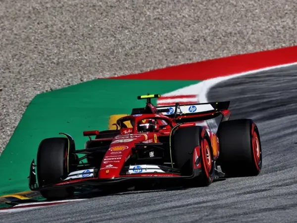 Carlos Sainz Semprot Leclerc: Jangan Kebanyakan Mengeluh