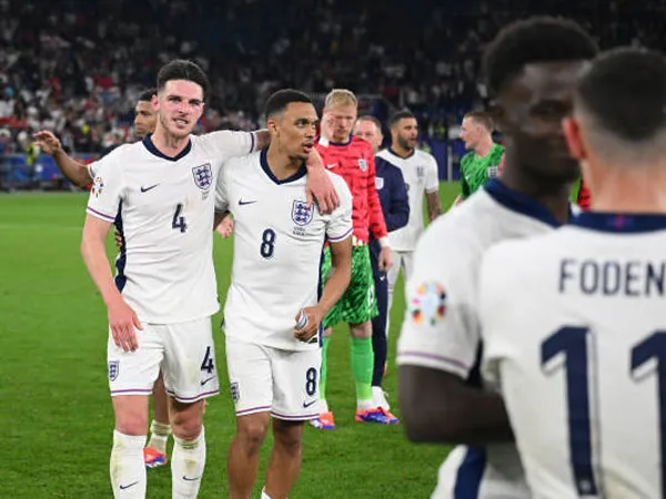 Di Tengah Banyaknya Kritik, Declan Rice Bela Peran Trent Alexander-Arnold