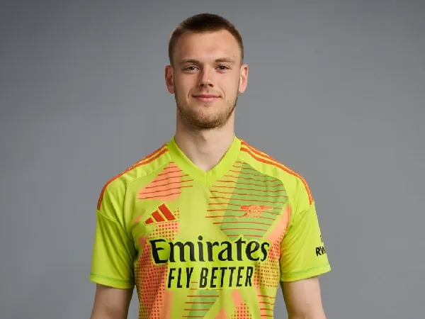 Penjaga gawang Arsenal, Karl Hein