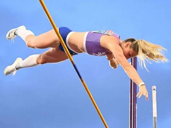 Molly Caudery Pecahkan Rekor Inggris Di Nomor Lompat Galah Putri